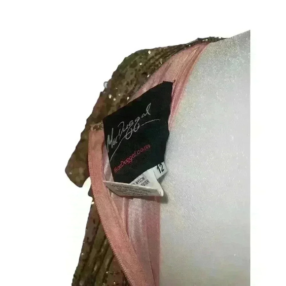 Mac Duggal Flutter-Sleeve Sequin Gown Size 12 - Picture 8 of 11